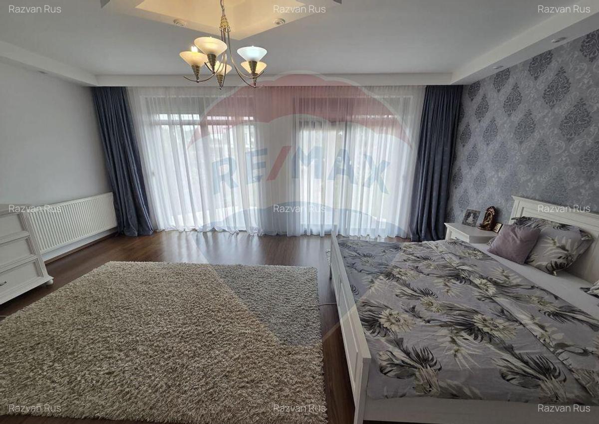 Casa de vis cu 4 dormitoare intr-o zona linistita din Sa... - 23