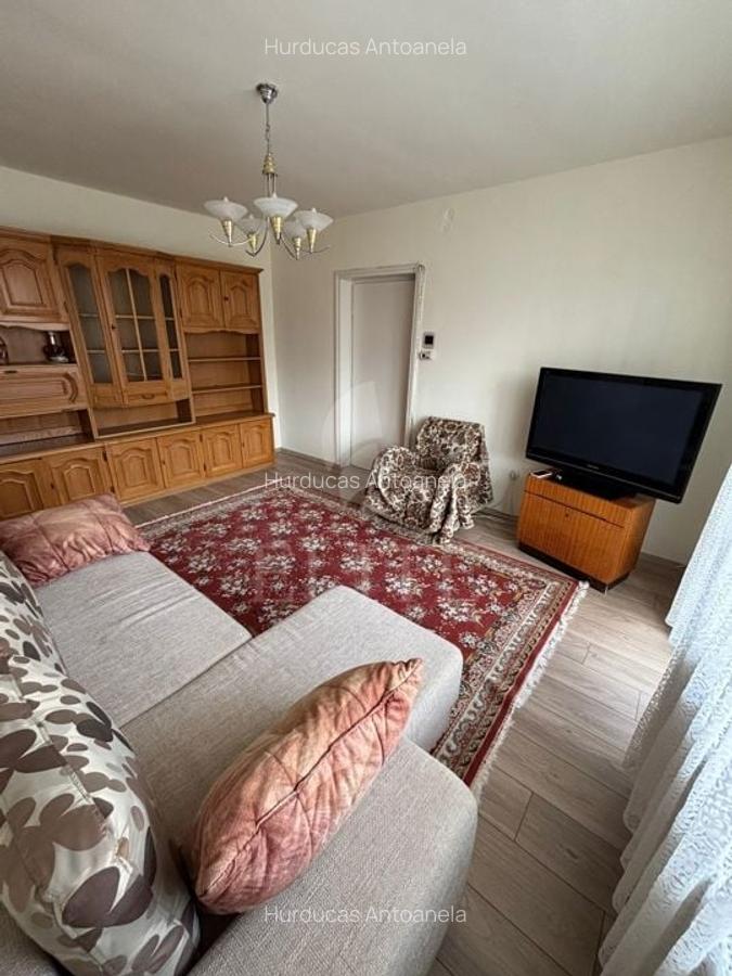 Apartament cu 3 camere semidecomandat, mobilat în Central - 2