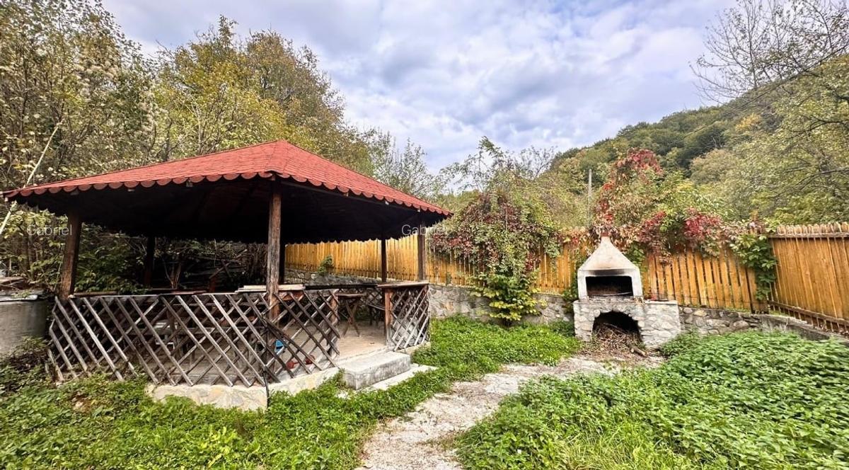 Vila parter+2 etaje, 270 mp, 11 camere plus Teren - 7
