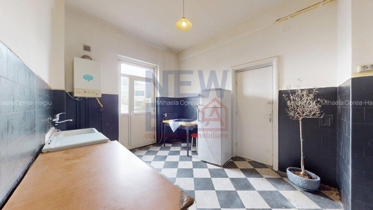 De Vanzare-Ap. Spatios si Luminos in Vila Interbelica- Bld Mircea Voda - 13 De Vanzare-Ap. Spatios si Luminos in Vila Interbelica- Bld Mircea Voda - 13