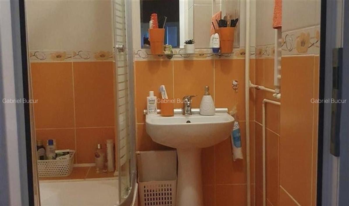 Apartament cu 4 camere semidecomandat, mobilat în Olteniței - 1