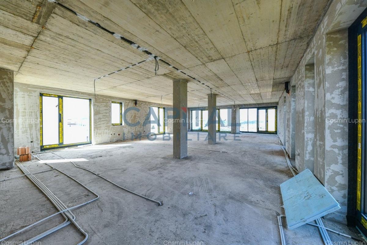 Spatiu compus din 2 cladiri - 3
