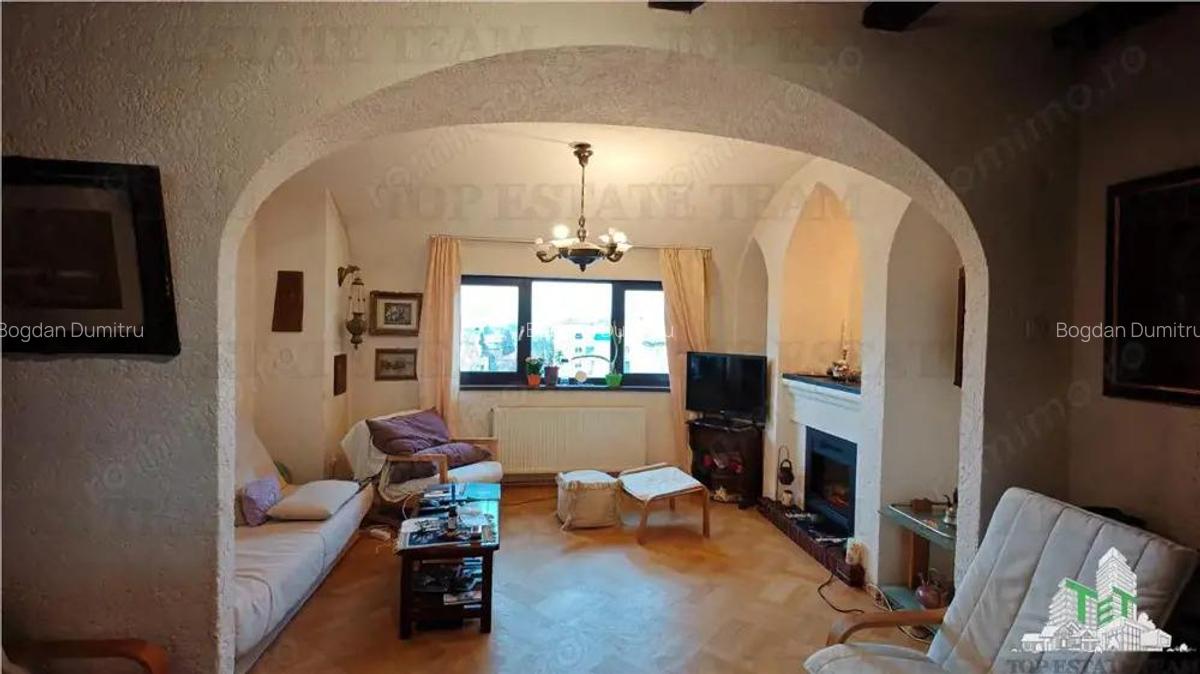 Apartament de 3 camere ultracentral, 2 intrari, lift cu acces privat, pod pentru depozitare, central - 5