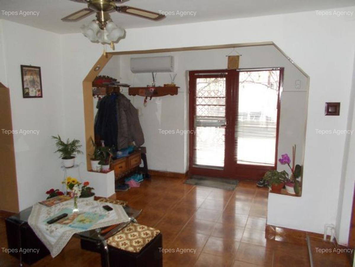 Casa, Timisoara, zona Crisan, 4 camere, teren 366 mp - 2