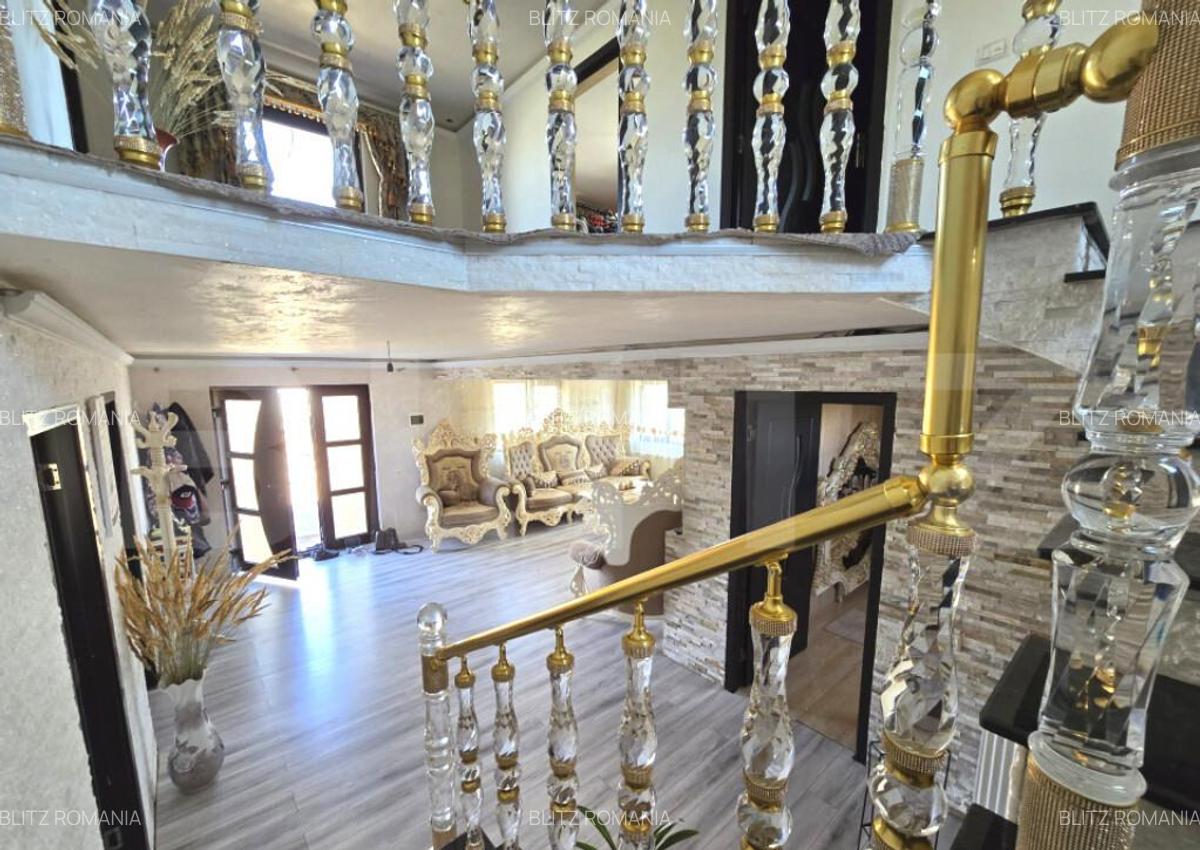 Casa cu 5 camere + garaj , situata in Valea Ursului - 5