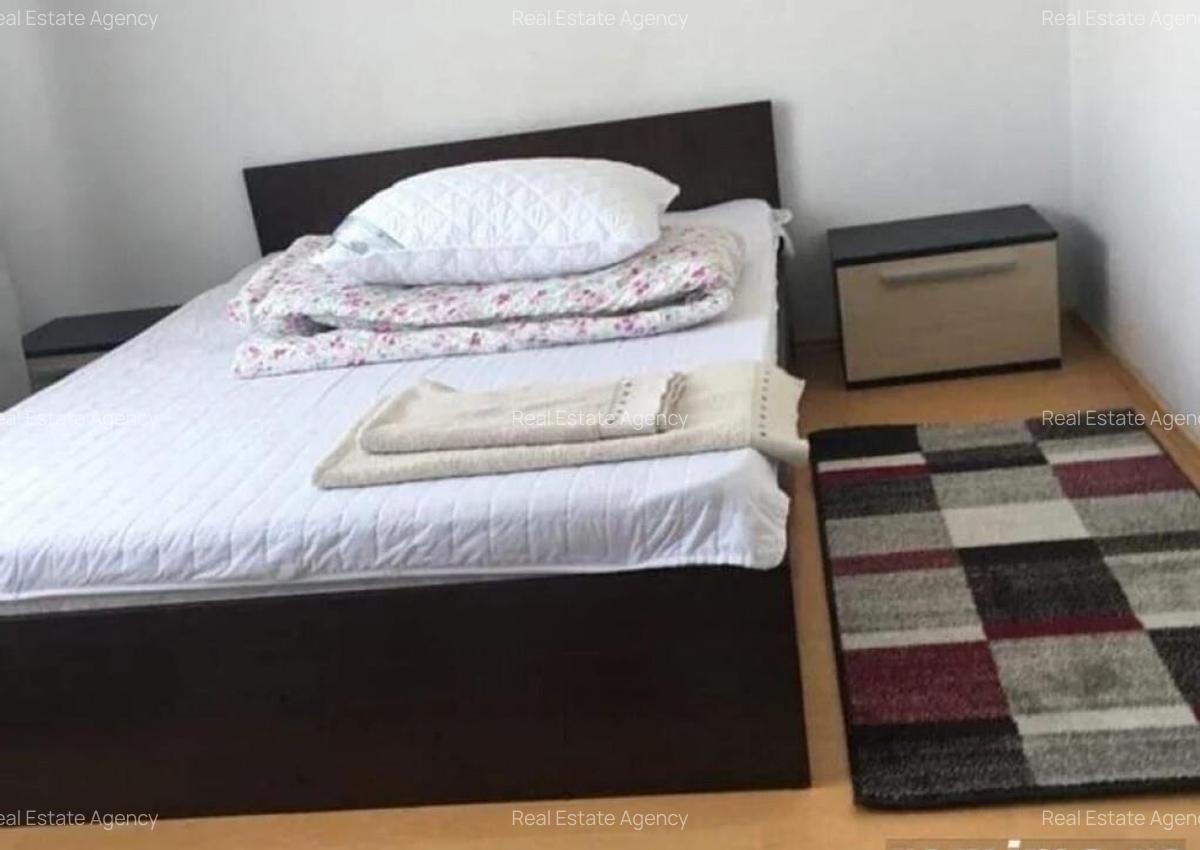 2 camere in zona Spitalului Judetean - 1