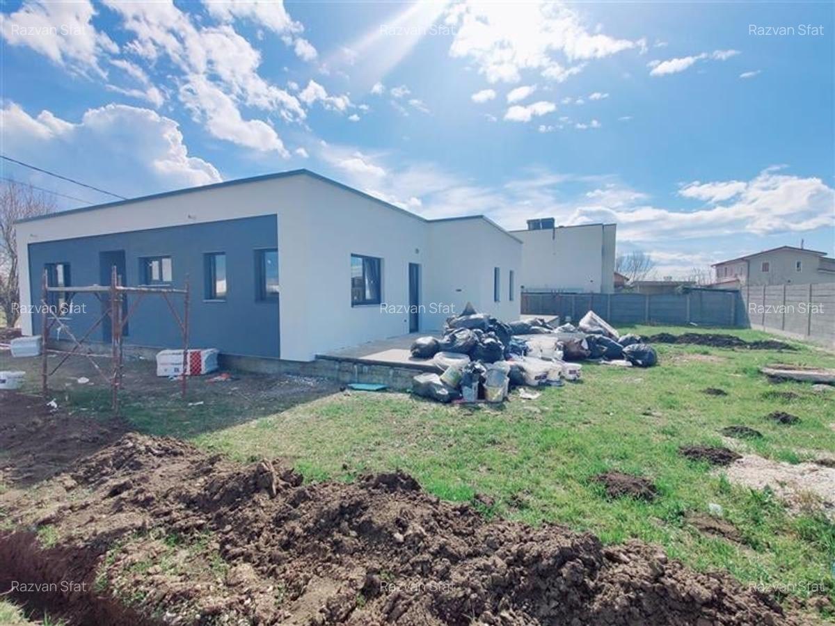 Casă cu 3 camere în Moșnița Nouă - 4