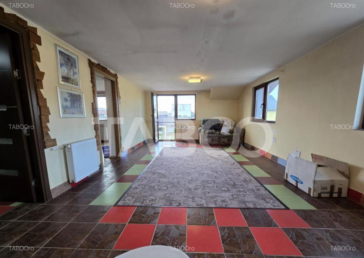 Casa de vanzare cu 6 camere 2 parcari curte libera 200 mp in - 4