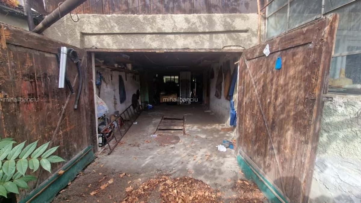 Casa 5 camere + Beci + Garaj 2 masini + Curte fata + Curte spate - Teren pe colt - 8