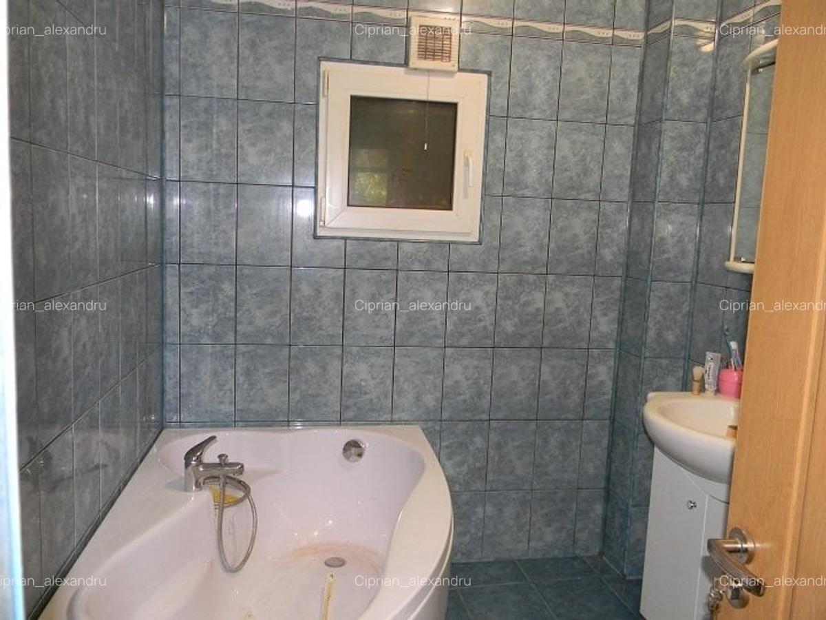 Casă cu 5 camere în Bartolomeu - 11