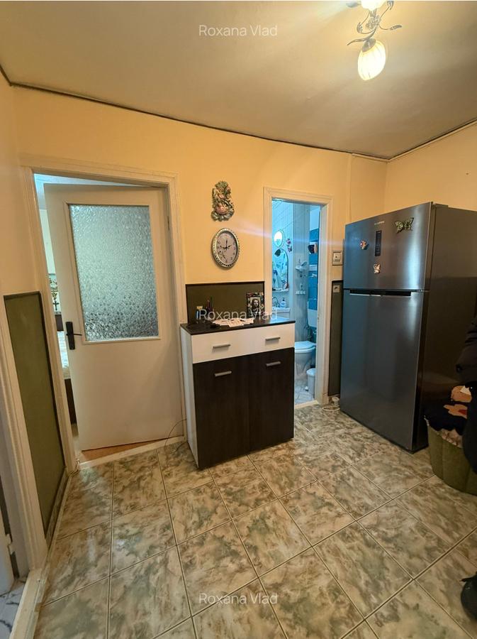 Apartament două camere - zona Longinescu - etaj 2/3 - 6