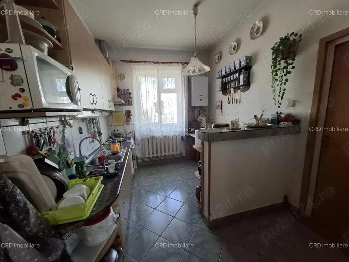 Zona Centrala (tronson Hotel Carpati si Parcul Regina Maria) -casa pe parter, zona foarte buna - 3