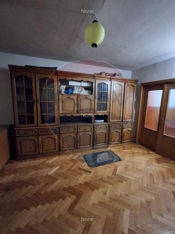 Apartament cu 4 camere de vanzare in zona Iosia - 1