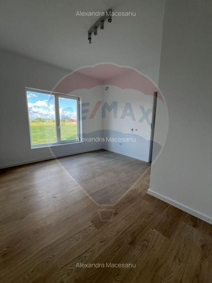 Casa / Vila cu 4 camere de vanzare - 11