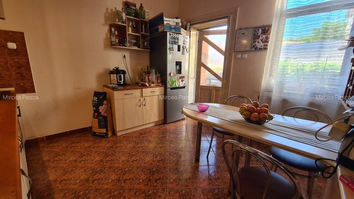 De Vanzare Casa Semicentral - 3