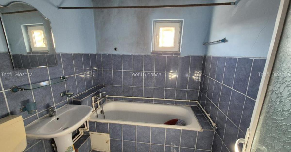 Apartament 3 camere, et. 2, in Rovinari, str. Plopilor - 8