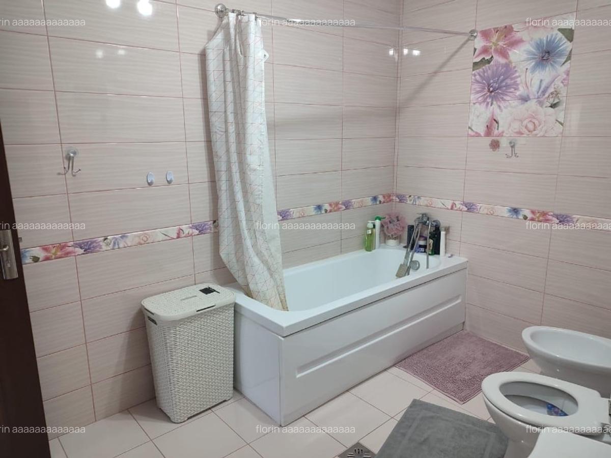 Casă de vânzare 2200 mp2 - 12