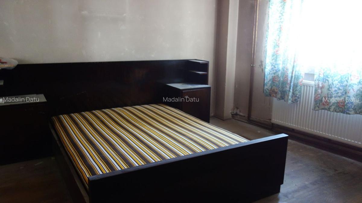 Calea  Victoriei-Piata Sfintii Voievozi: 171mp+55 mp terasa - 17