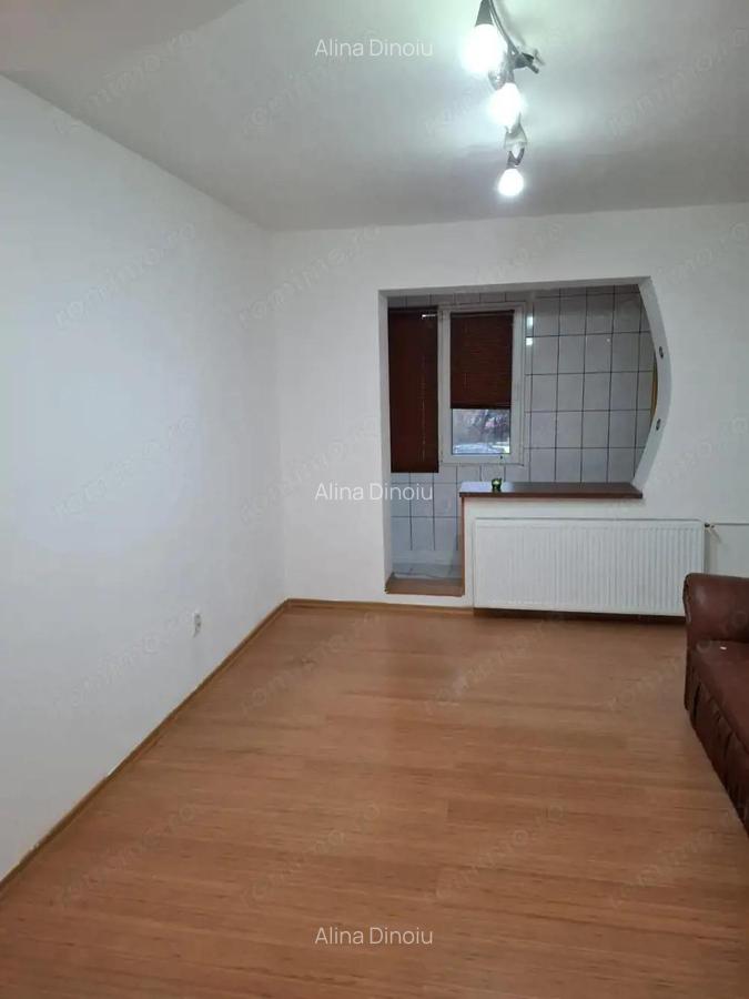 Apartament 3 camere Dristor 1/4 bloc 1982 - 14