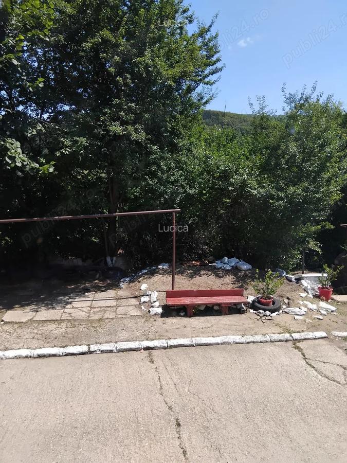 Vand Casa cu curte, 1 min de centru Anina 30000 EURO Negociabil - 2