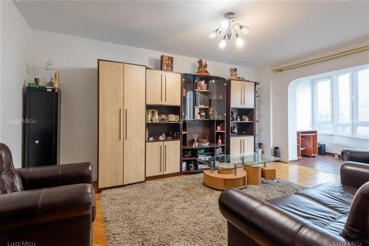 Apartament spatios 3 camere, Centrul Civic, decomandat, confort si accesibilitat - 1