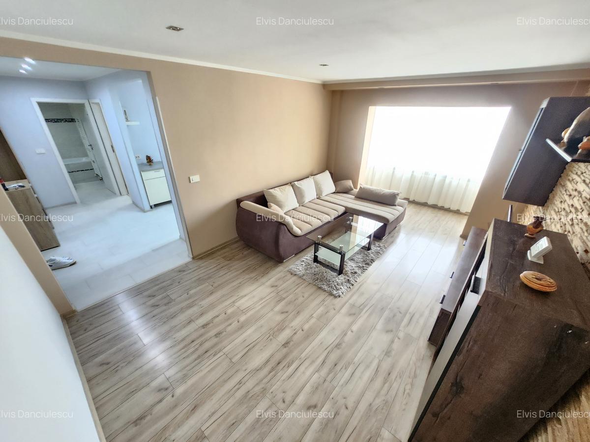 2 Cam-Aradului-3 Min Iulius Town--Mobilat-Centrala-Balcon--Aer conditionat-56 MP - 3