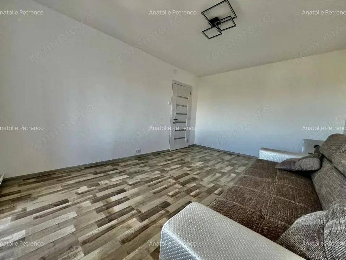 Apartament 1 camera, decomandat, renovat, zona Buziasului - 2
