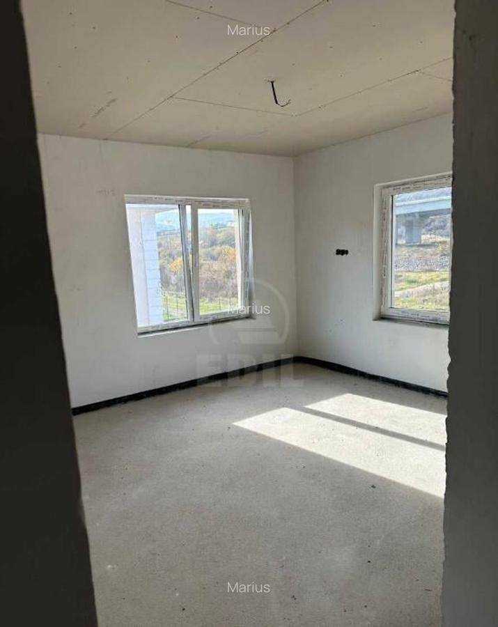 Casa individuala, semifinisata, Lona - 3