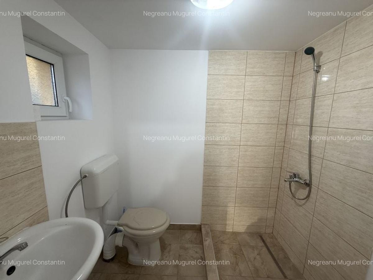 2 corpuri de Casă renovate + teren 125 mp Campina - 15
