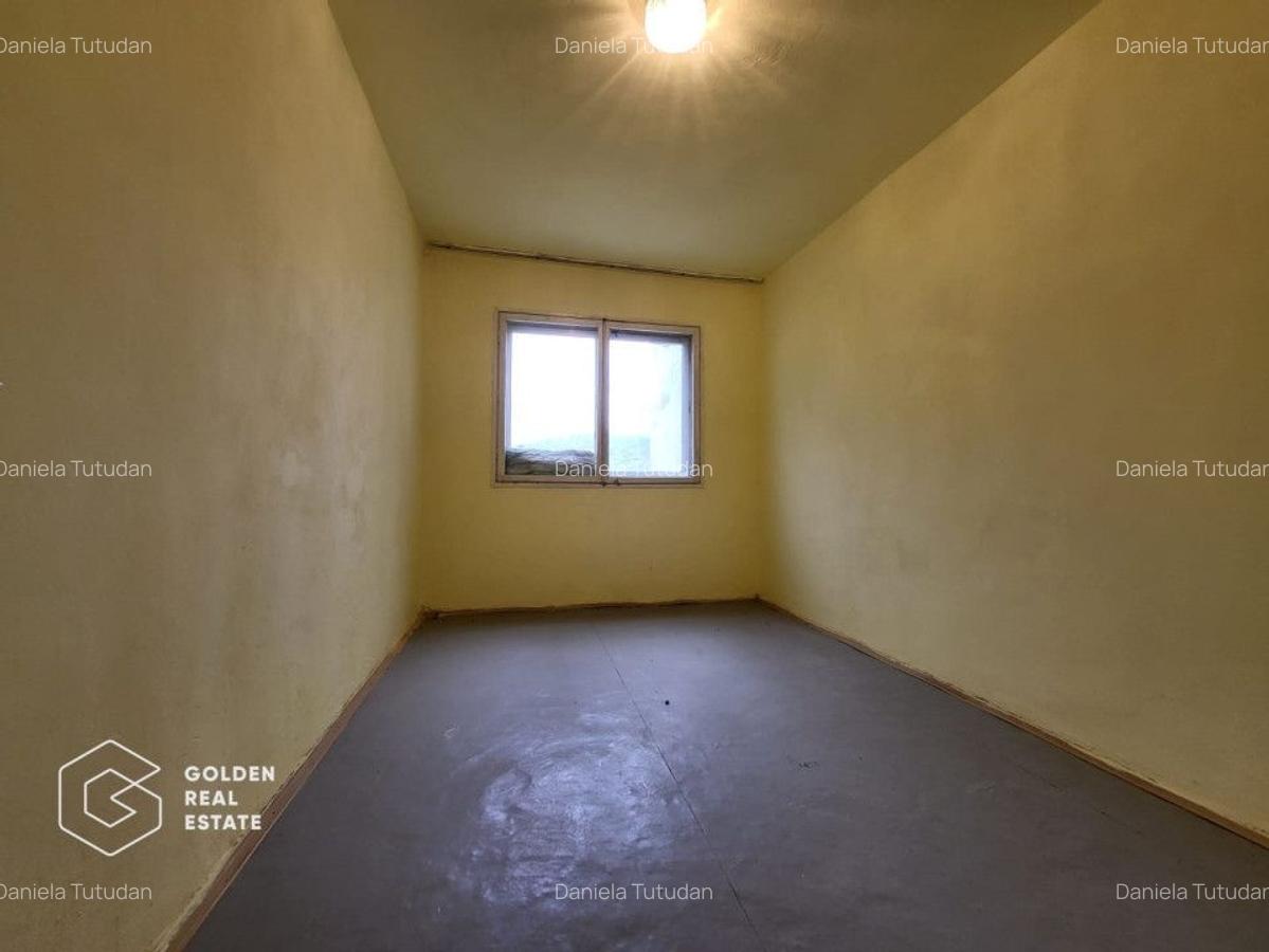 Apartament 4 camere, decomandat, oras Lipova - 3