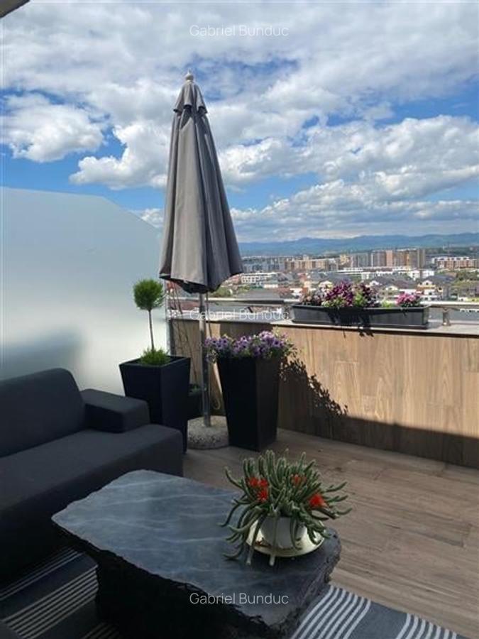 Apartament cu 3 camere decomandat, mobilat în Tractorul - 8