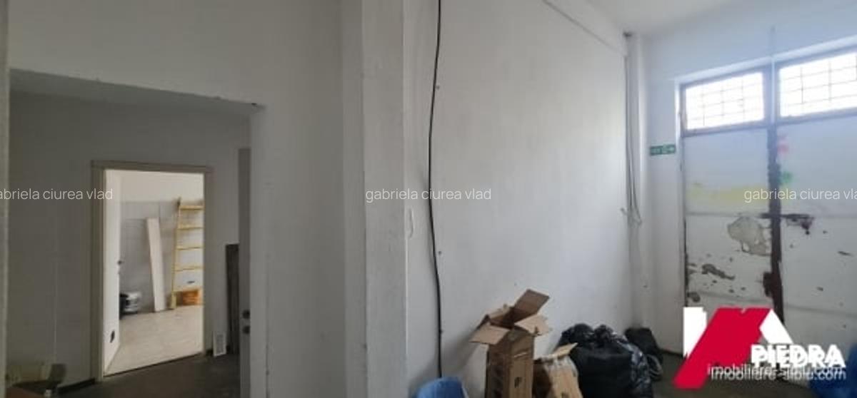 Inchiriez spatiu comercial situat in Strand, in zona de blocuri, suprafata 85mp - 10