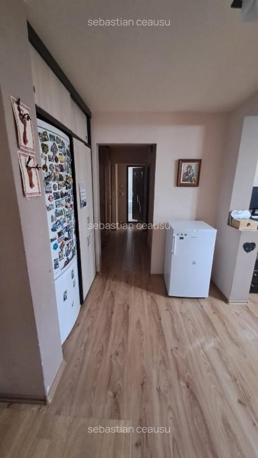 Apartament cu 3 camere decomandat în Aradului - 4