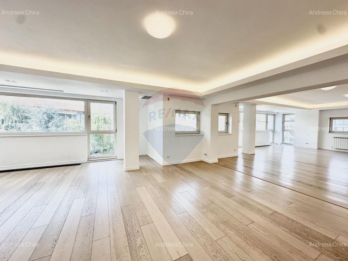 Apartament cu 6 camere decomandat în Nordului - 4