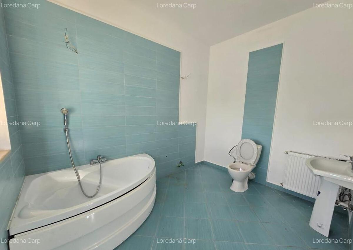 Casa moderna tip duplex - 3 camere - 2 bai - 410 mp teren - 8