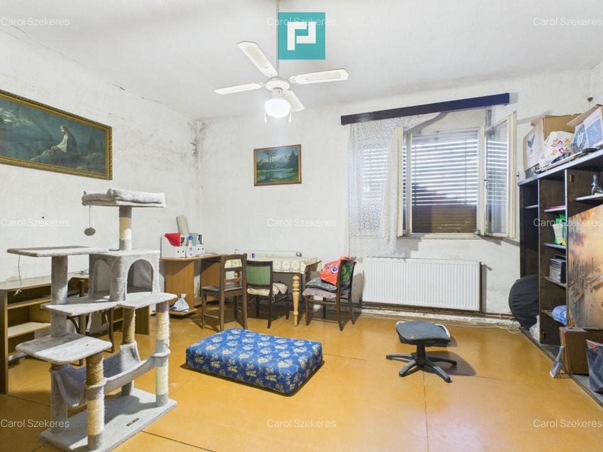 Casă cu 8 camere de renovat în Pârneava - 4