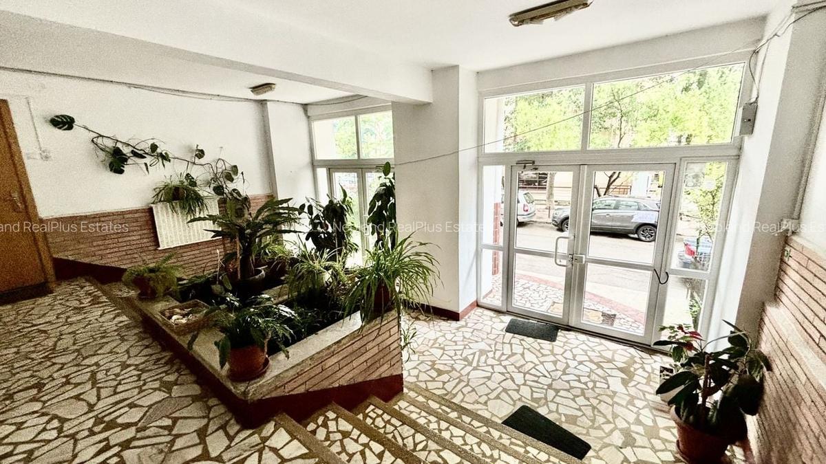 Apartament cu 3 camere în Calea Călărașilor - 12