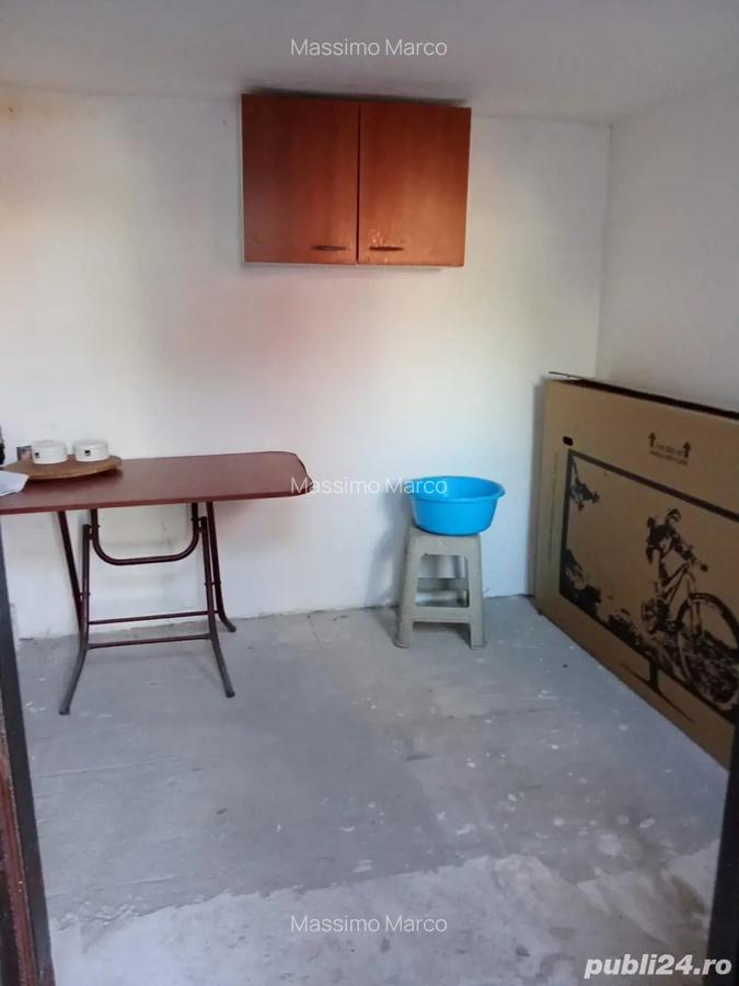 Vand casa la curte - 1