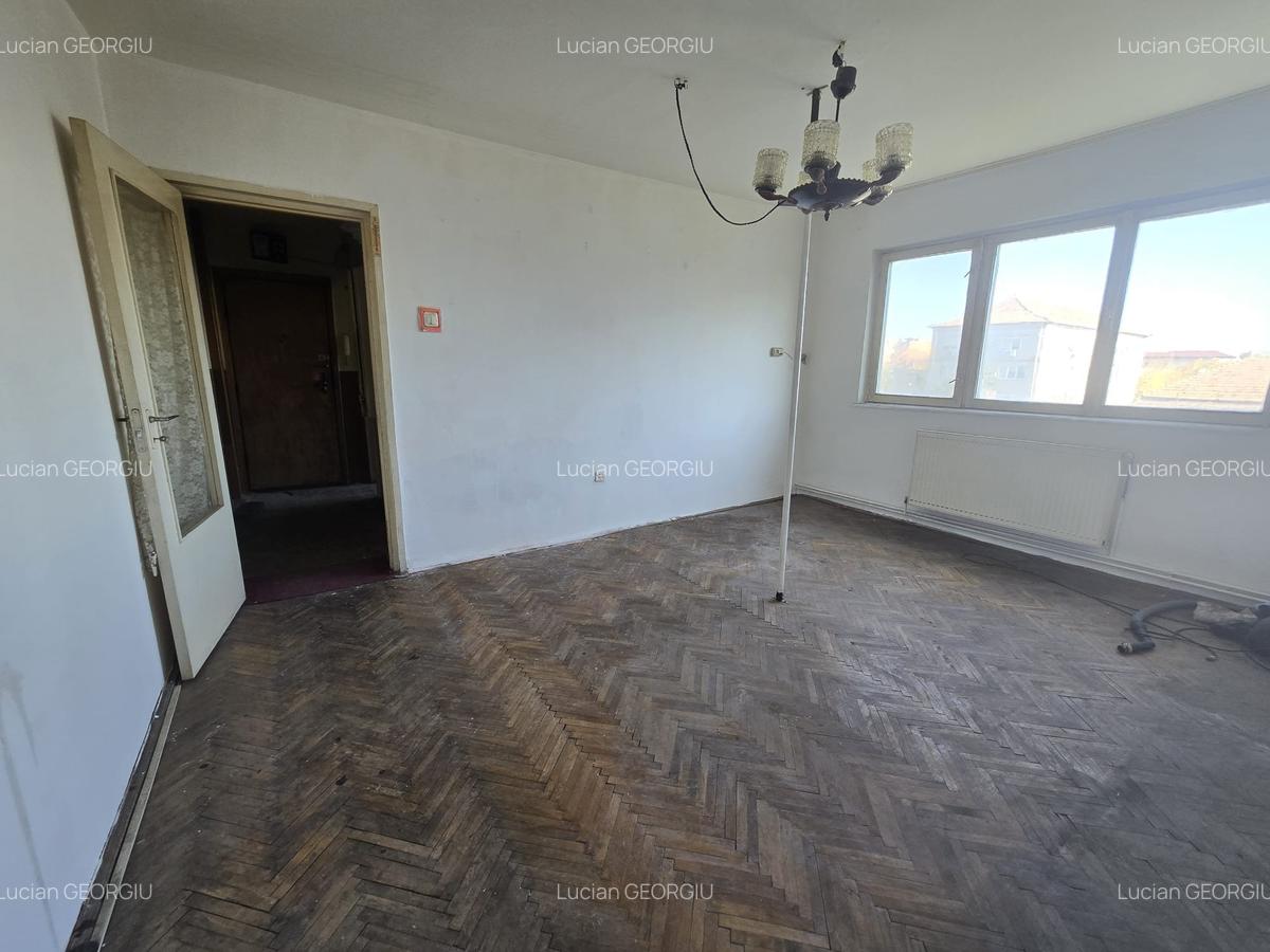 Bd. Cetatii, 3 camere, etaj III - 2