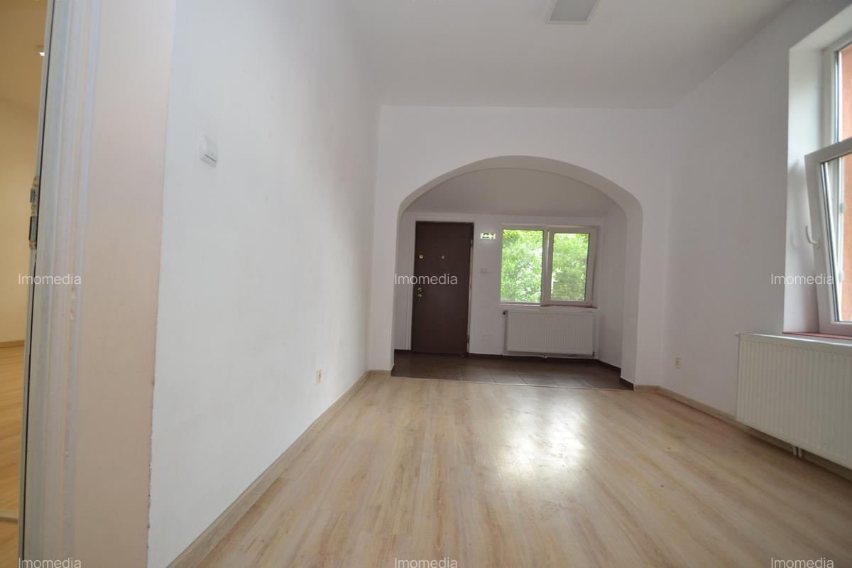 Casa zona Blascovici, 5 camere, 3 bai, 3 intrari - 4
