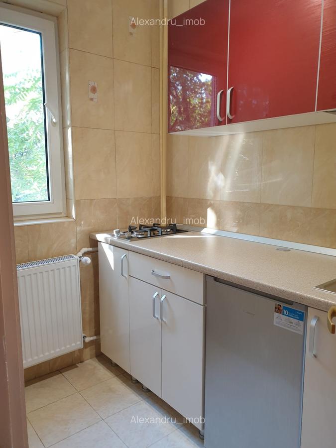 Aparatorii Patriei , strada Turnu Magurele 500m pana la Metrou - 4