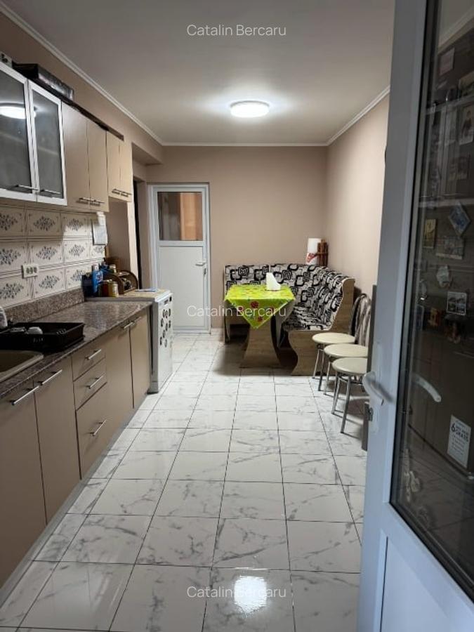 CASA P+1 SUPRAFATA CONSTRUITA 240 MP UTIL  Distribuie  170 000 € 708 €/m² - 1