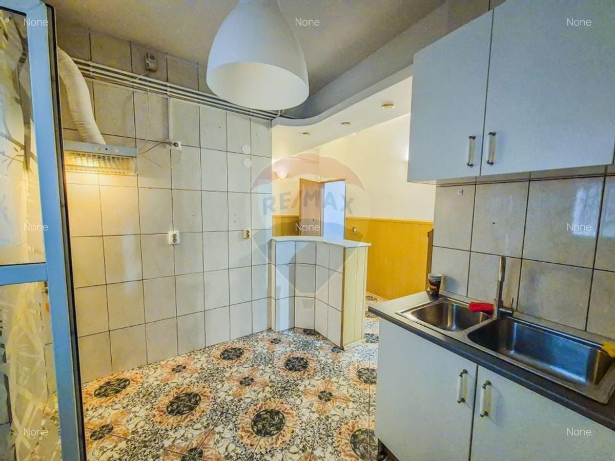 Apartament cu 4 camere de inchiriat, situat in zona Armenesca - 18