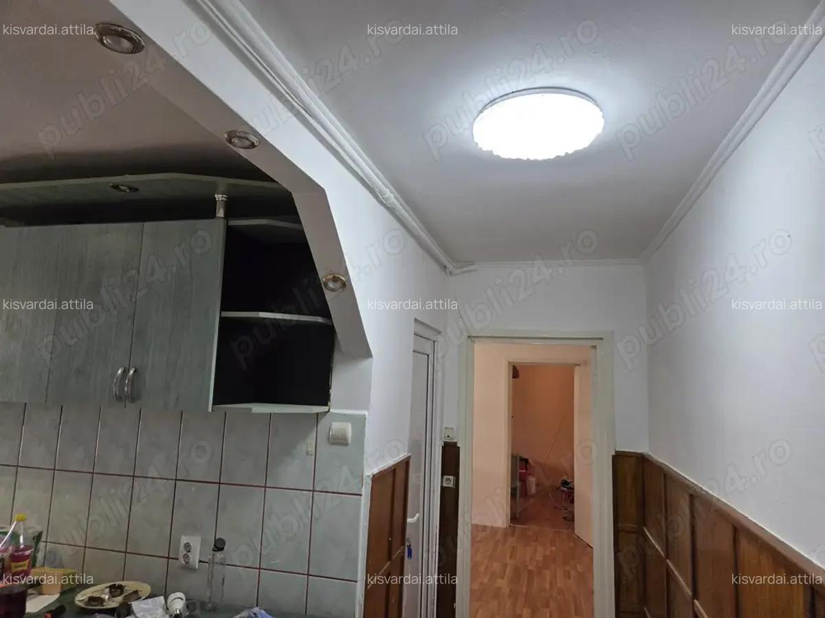 Vind apartament de 2 camere x - 1