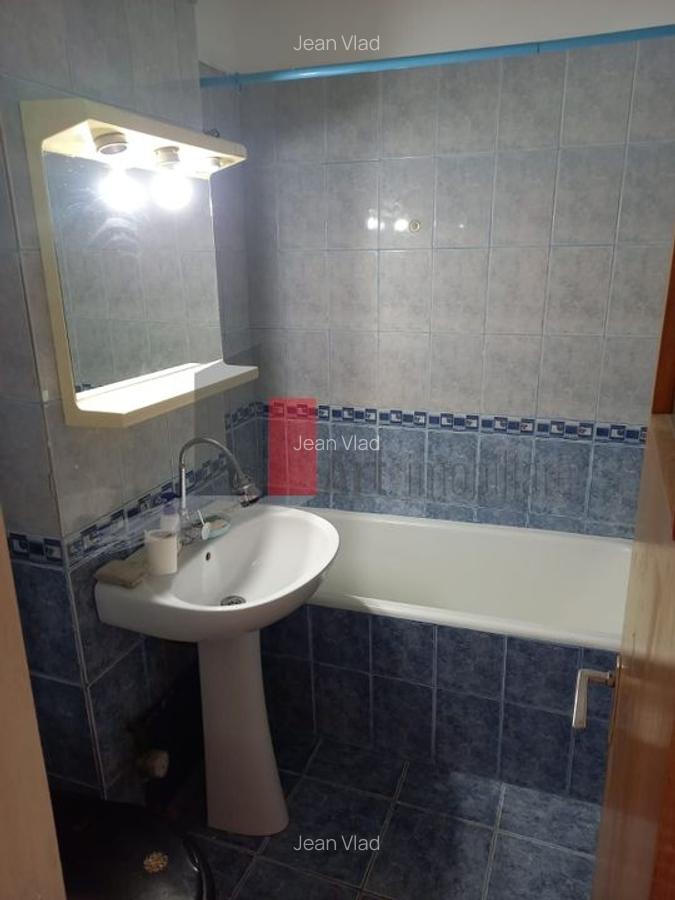 Apartament cu 3 camere semidecomandat în Titulescu - 9