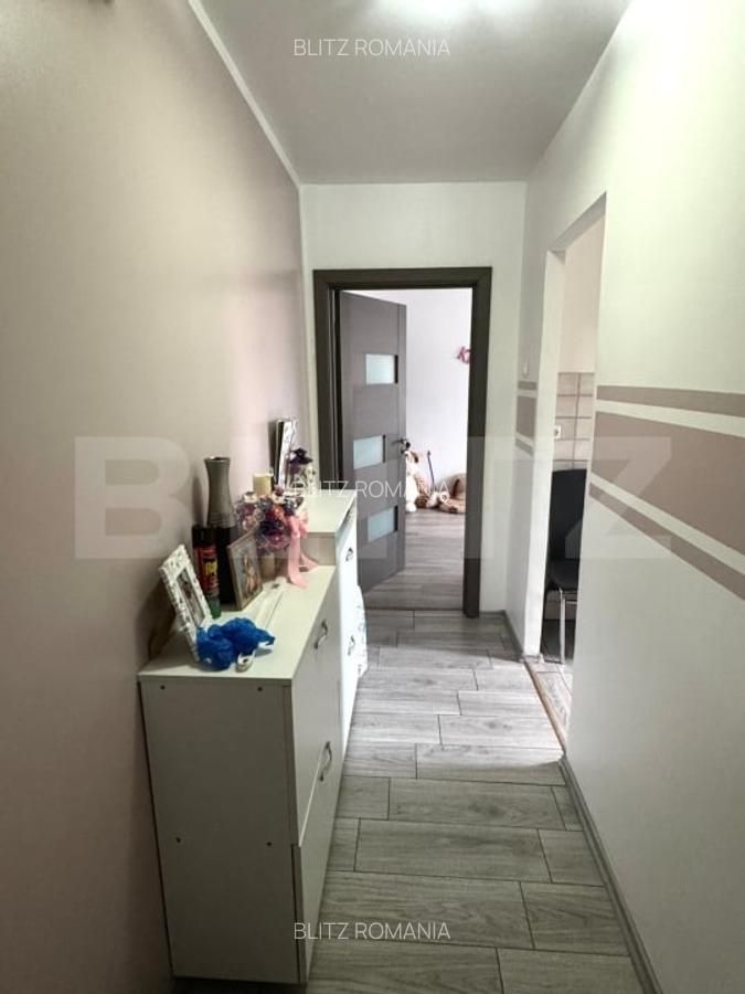 Apartament de vanzare, cu 3 camere decomandat, 65 mp, zona Astra - 3