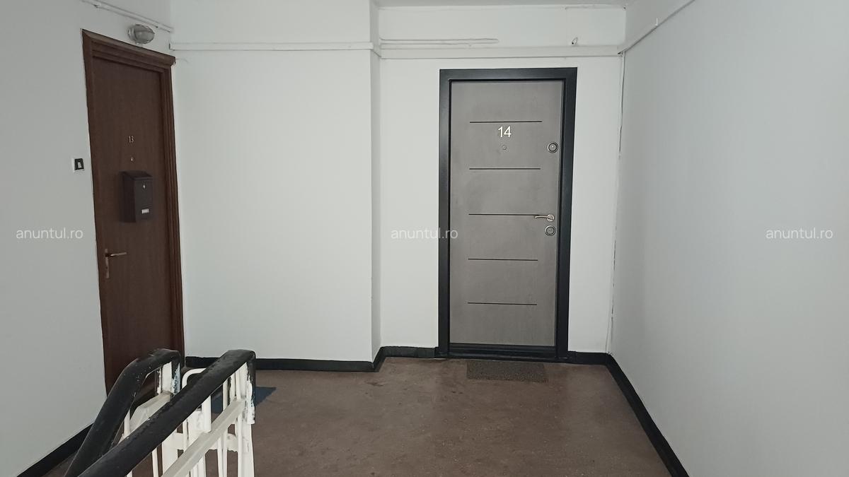 Calea Calarasi 238, an 1992, renovat, 40 mp, et. 3/7, proprietar - 4