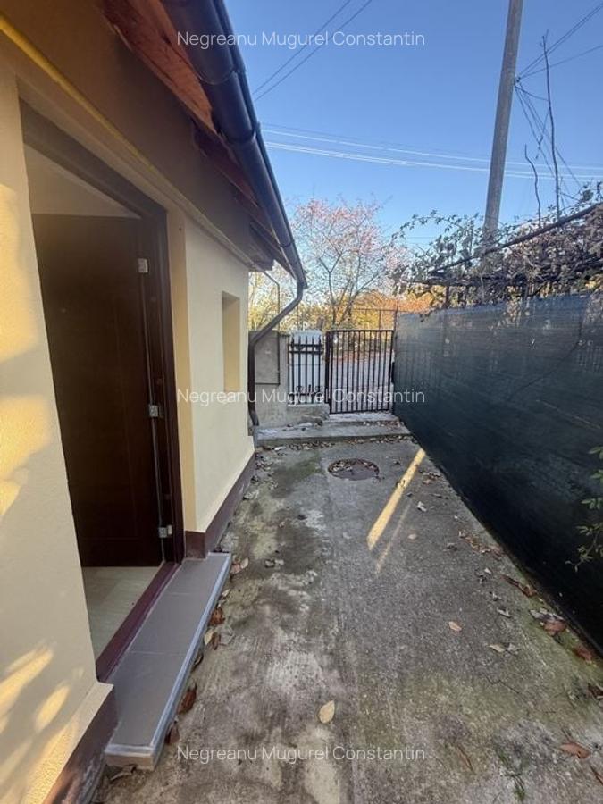 2 corpuri de Casă renovate + teren 125 mp Campina - 33