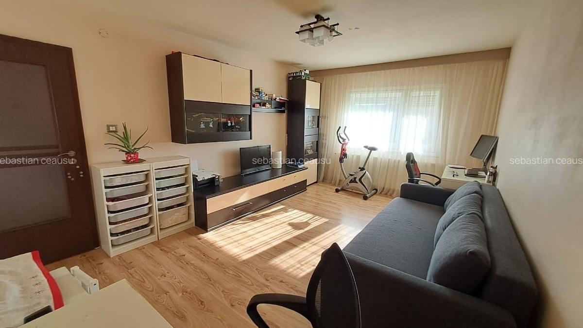 Apartament cu 3 camere decomandat în Aradului - 8