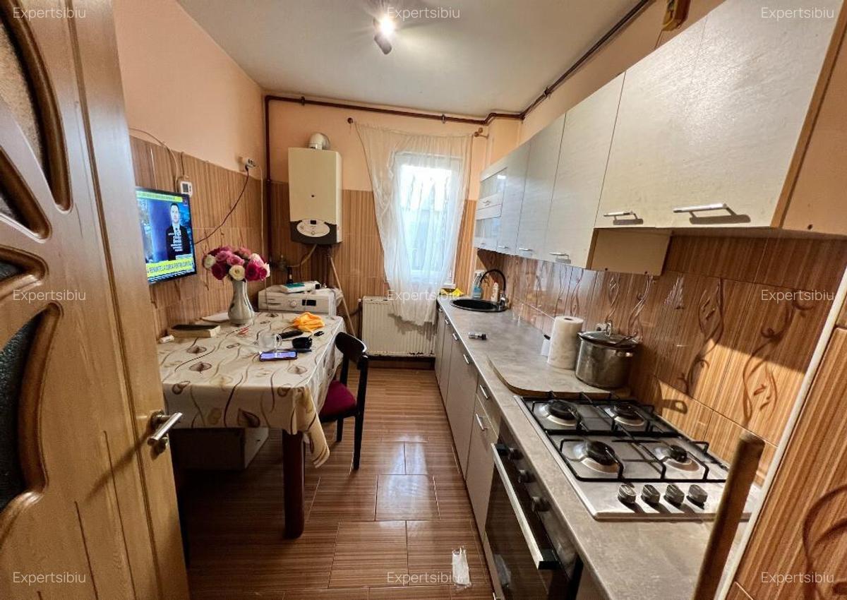 Apartament 2 camere semidecomandat,zona Calea Cisnadiei - 3